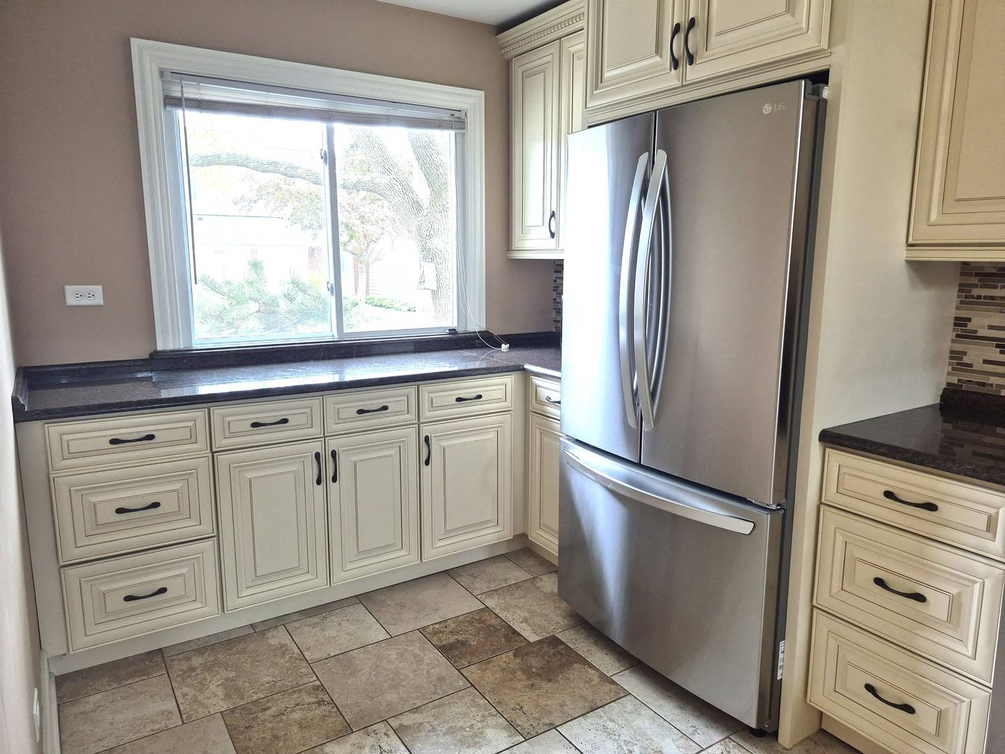 616 Claridge CIR, Hoffman Estates, IL 60169
