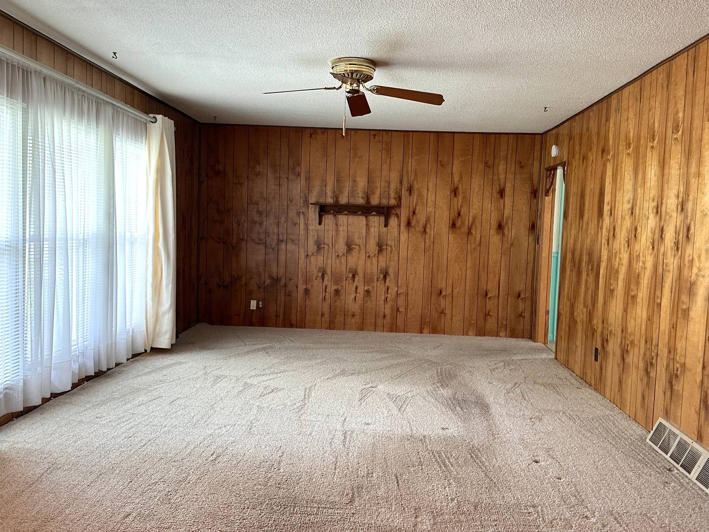 106 S George ST, Hurst, IL 62949