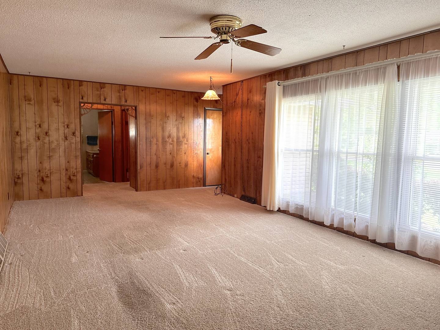 106 S George ST, Hurst, IL 62949