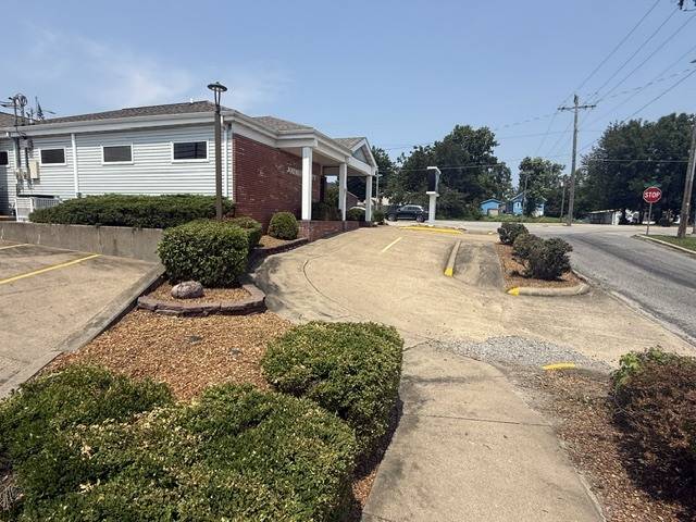 201 W Broadway BLVD, Johnston City, IL 62951