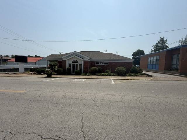 201 W Broadway BLVD, Johnston City, IL 62951