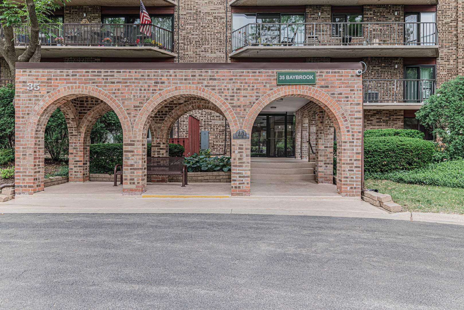35 S Baybrook DR #610, Palatine, IL 60074