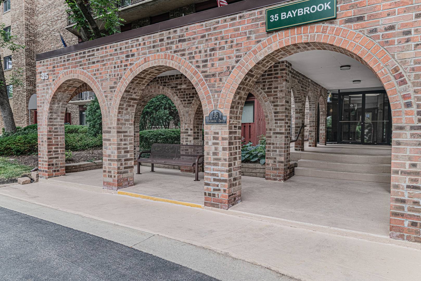 35 S Baybrook DR #610, Palatine, IL 60074