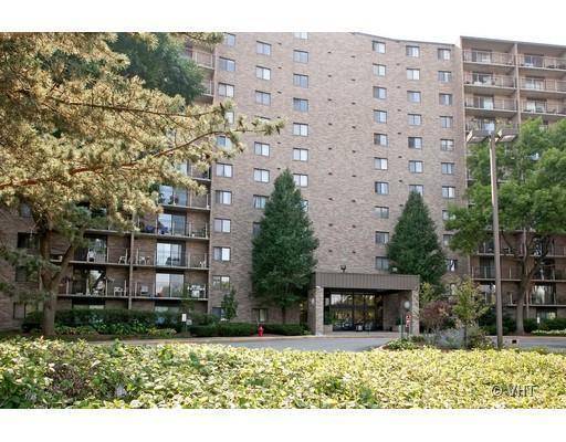6340 Americana DR #817, Willowbrook, IL 60527