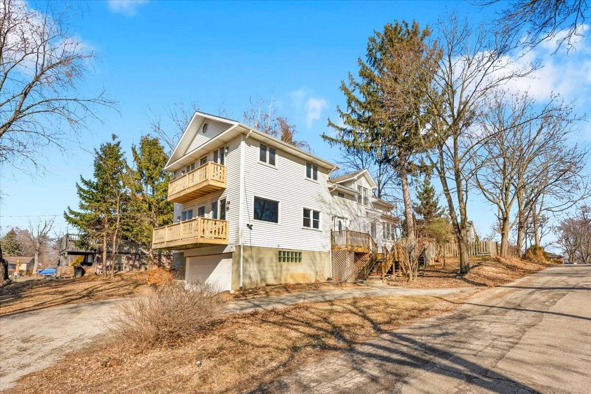49 N Lake AVE, Fox Lake, IL 60020