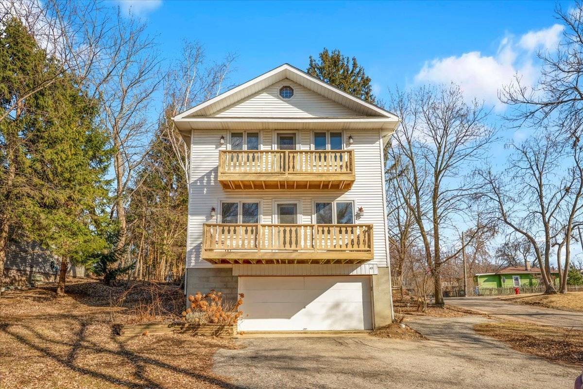 49 N Lake AVE, Fox Lake, IL 60020