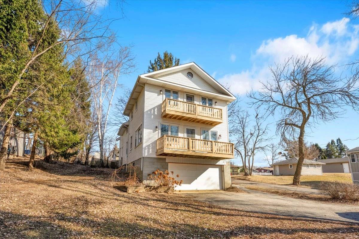 49 N Lake AVE, Fox Lake, IL 60020
