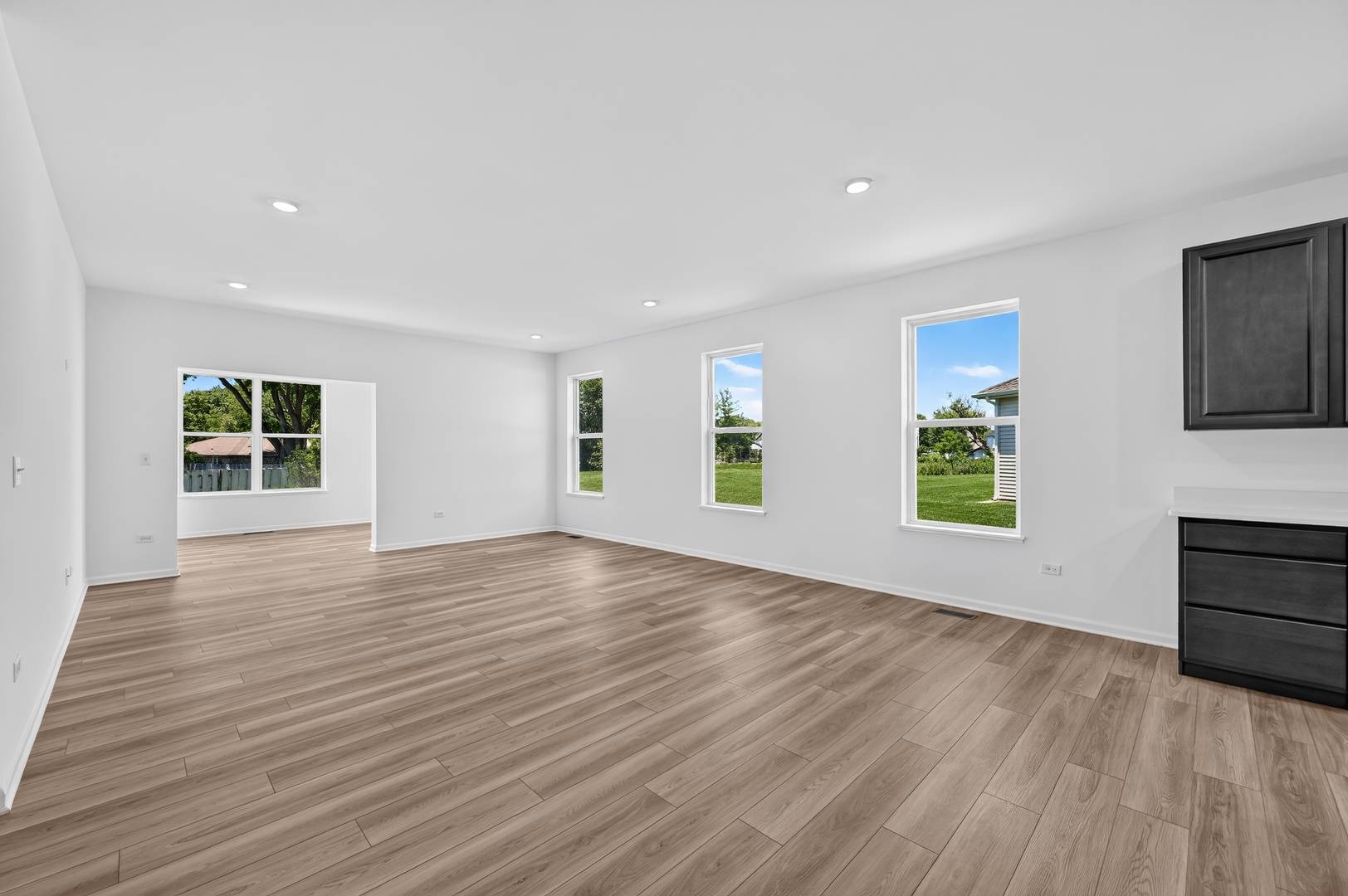 373 Cottrell LN, Aurora, IL 60506