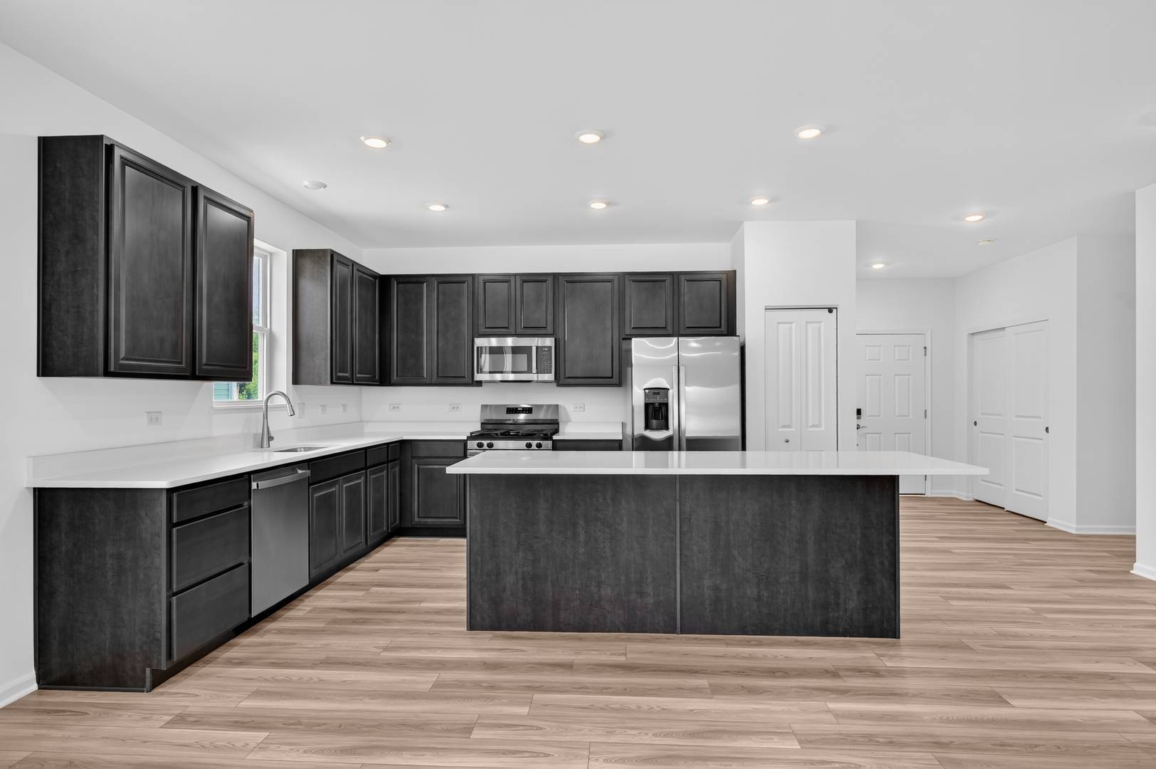 373 Cottrell LN, Aurora, IL 60506
