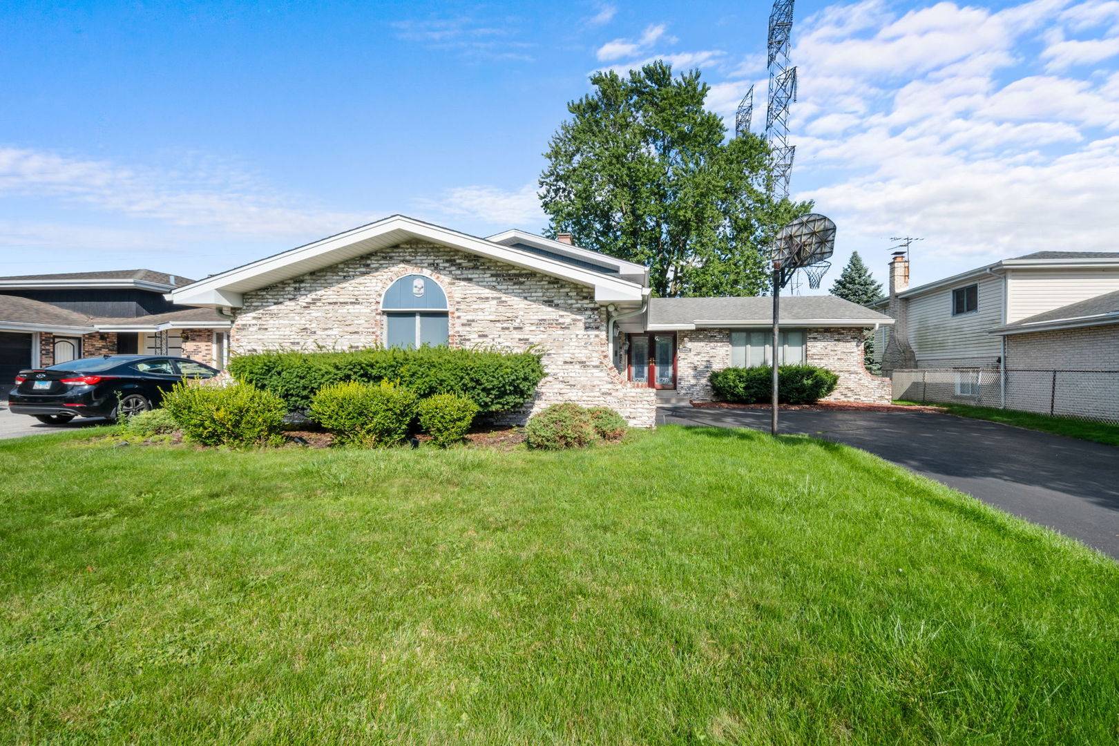 18443 DE JONG LN, Lansing, IL 60438