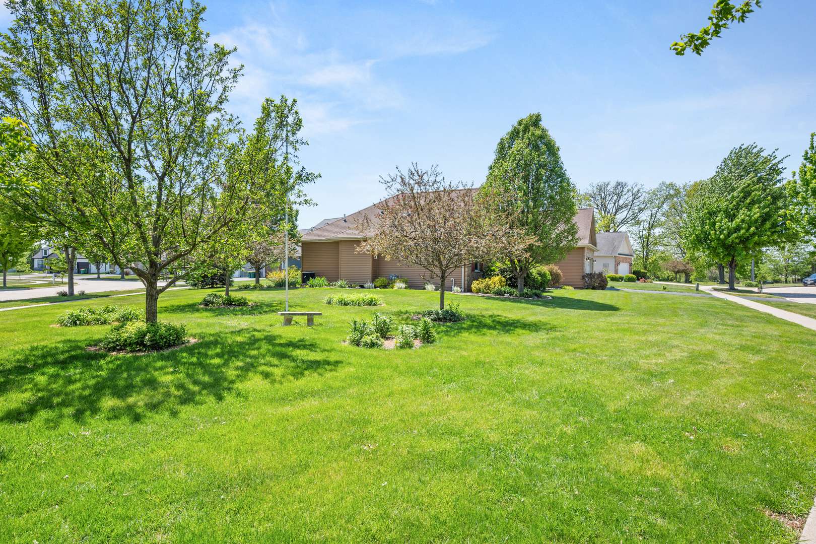 1418 Beach LN, Sycamore, IL 60178
