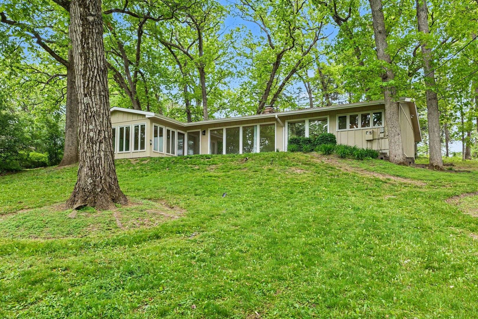 61 Timberlake RD, Barrington, IL 60010