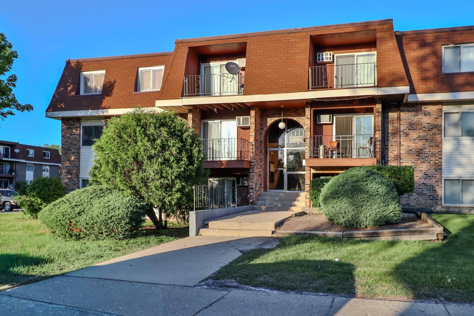 1085 Valley LN #216, Hoffman Estates, IL 60169