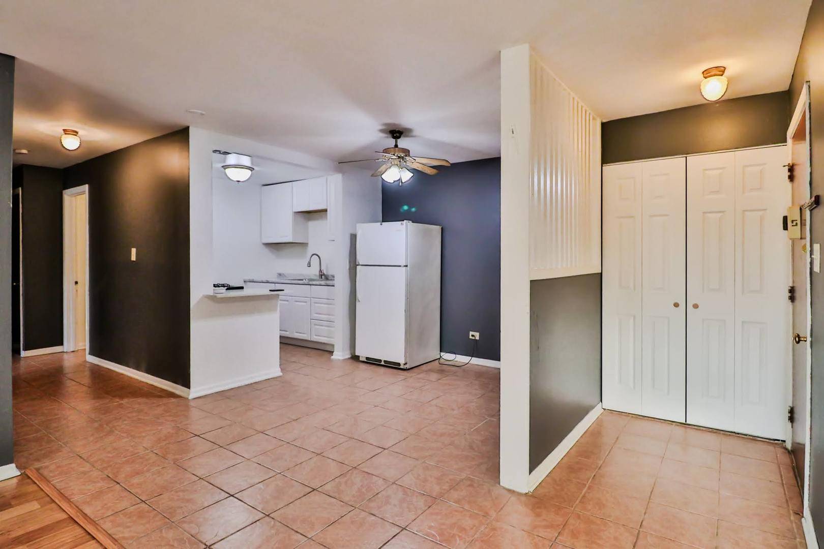 1085 Valley LN #216, Hoffman Estates, IL 60169