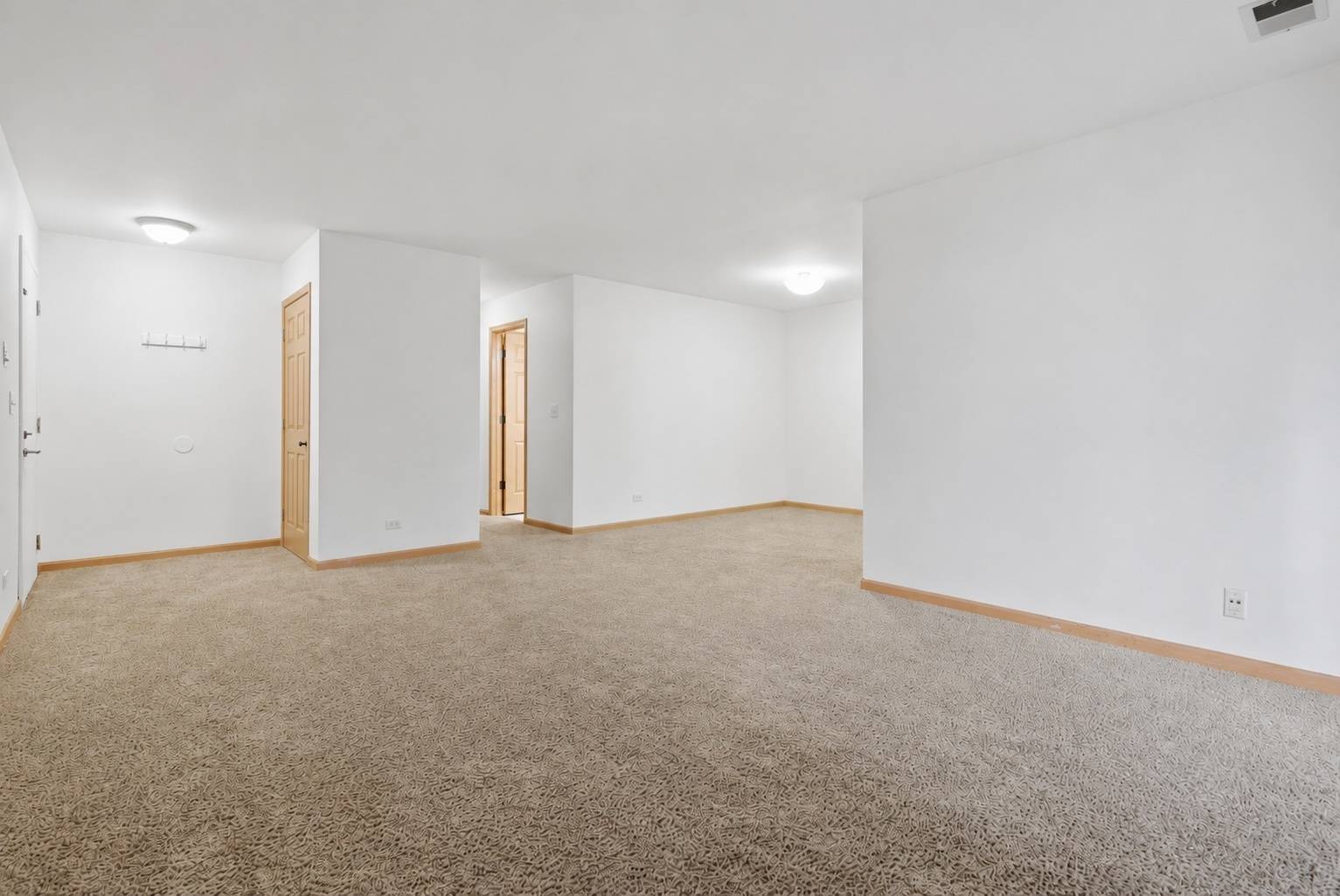 225 Columbia CT #5, Schaumburg, IL 60193