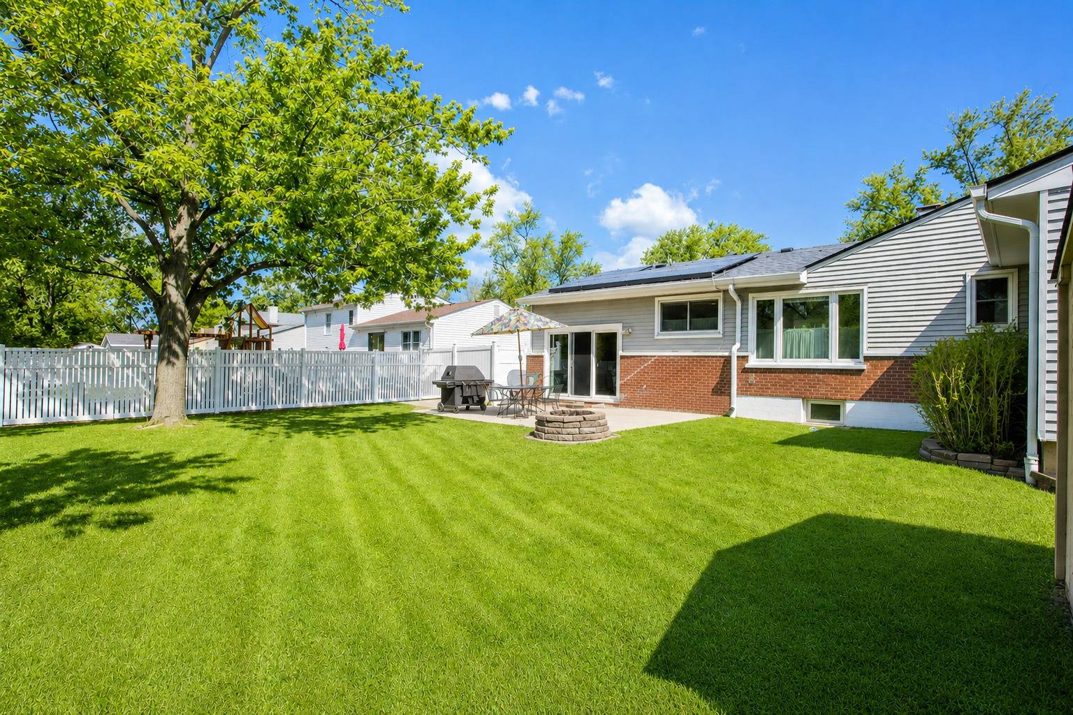 1359 E Dorothy DR, Palatine, IL 60074