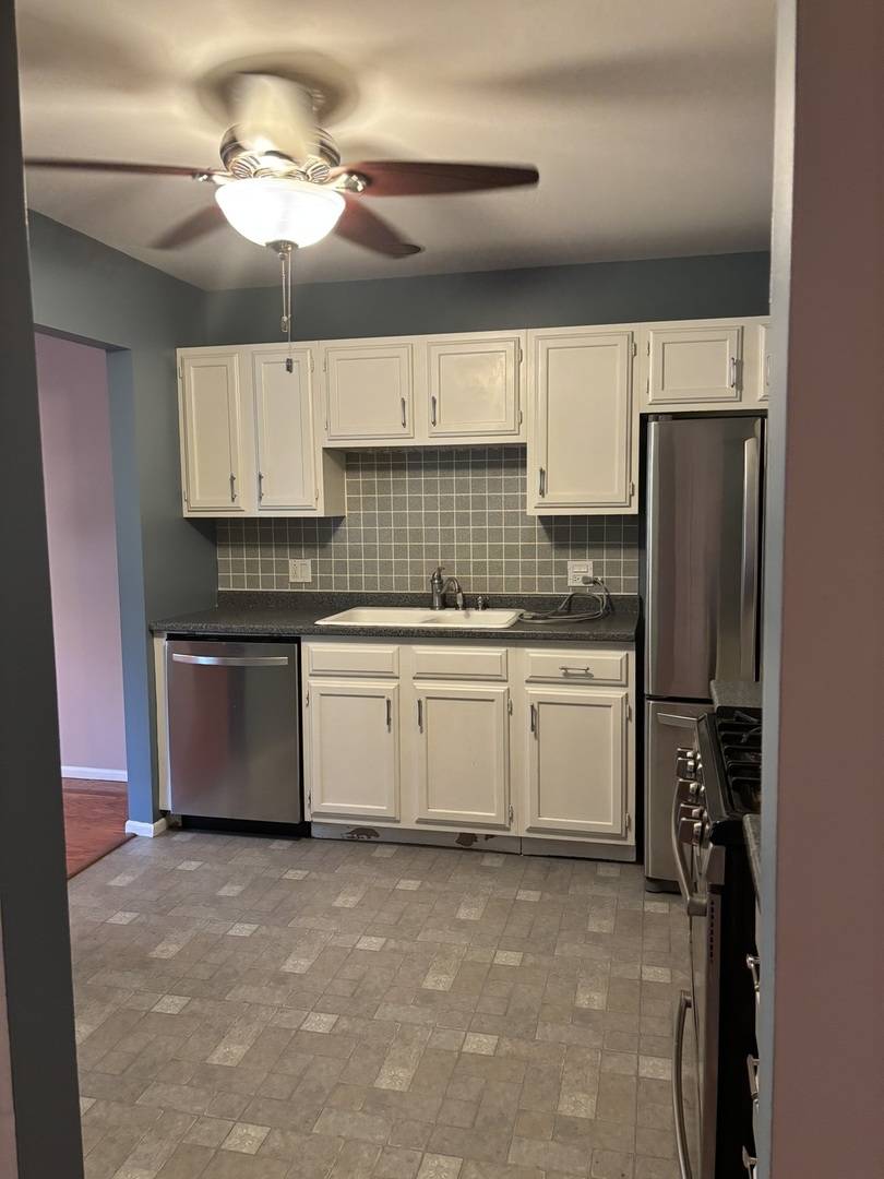 200 Dublin LN #200, Schaumburg, IL 60194