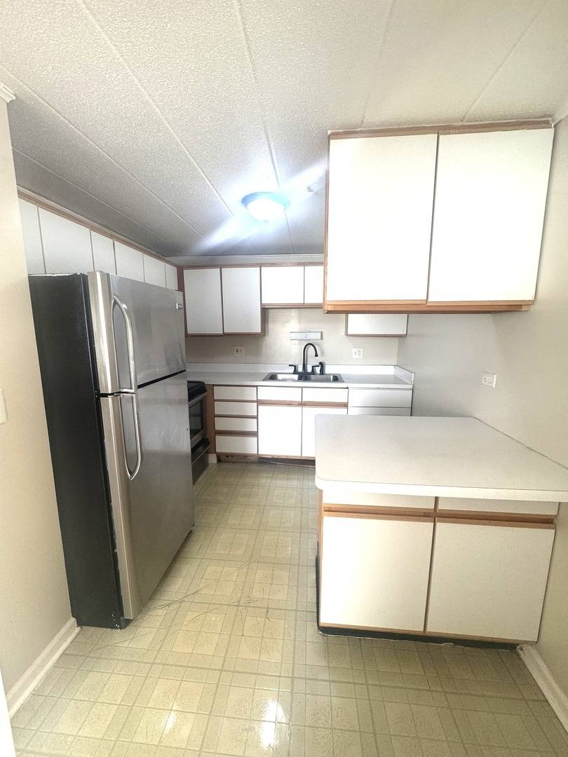 1112 Westover LN #1B, Schaumburg, IL 60193