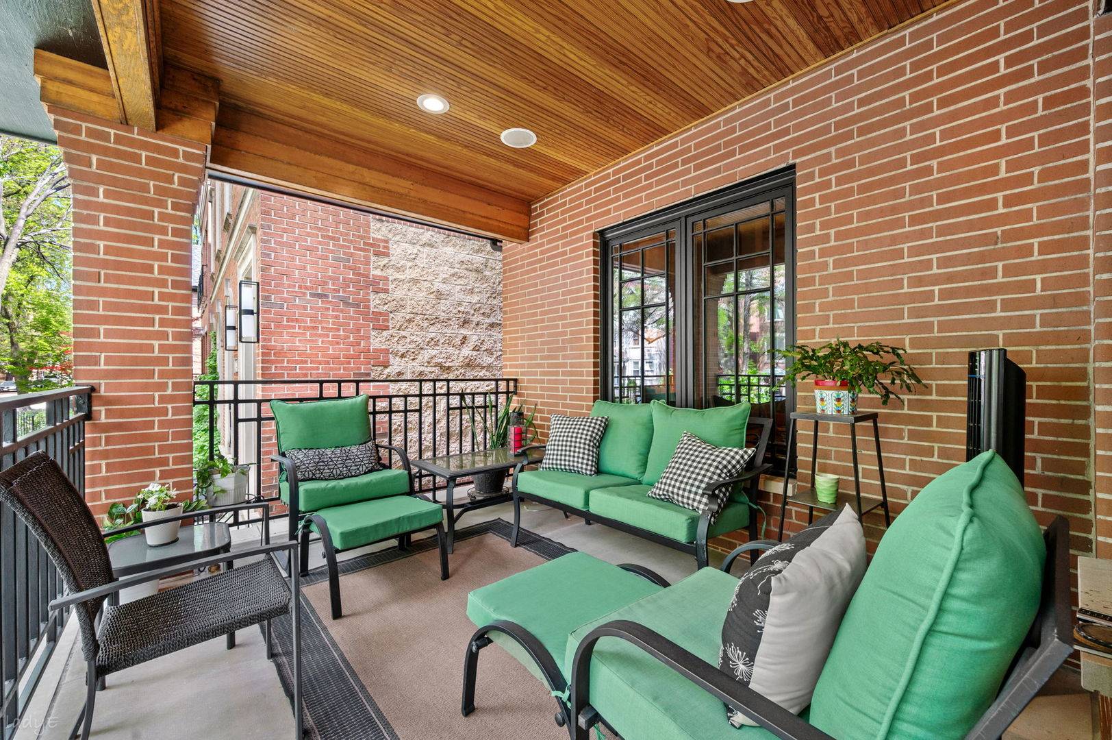 2705 N Bosworth AVE, Chicago, IL 60614