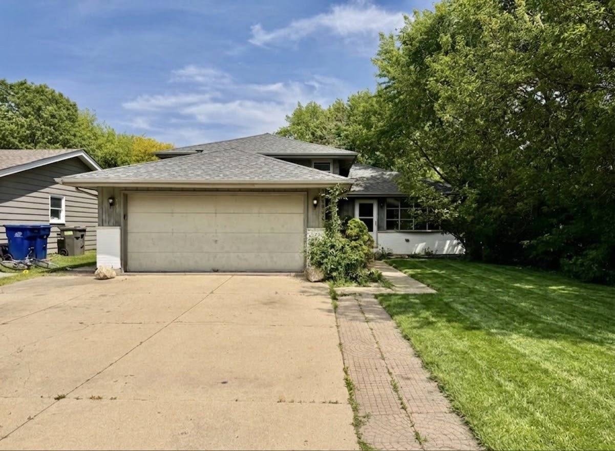 28W560 Bolles AVE, West Chicago, IL 60185