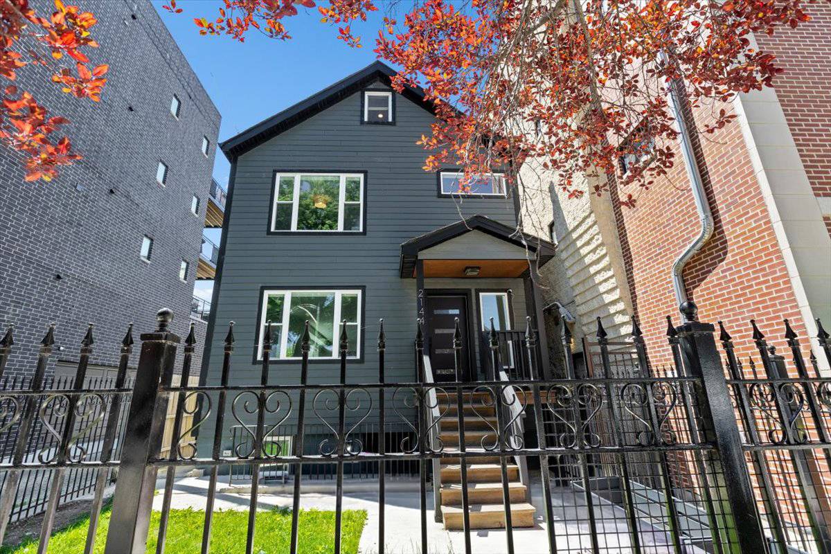 2144 N Rockwell ST, Chicago, IL 60647