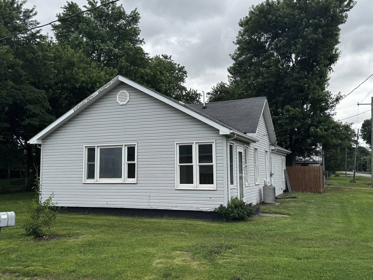 215 E Main ST, Tamaroa, IL 62888