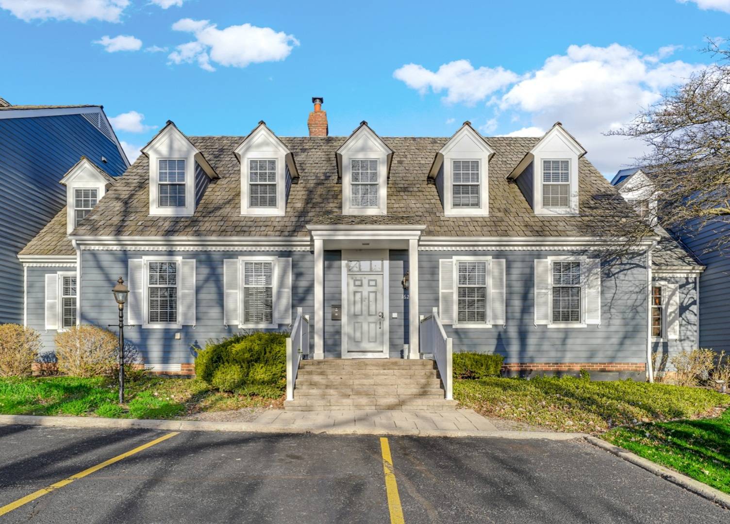 1624 W Colonial Pkwy, Inverness, IL 60067