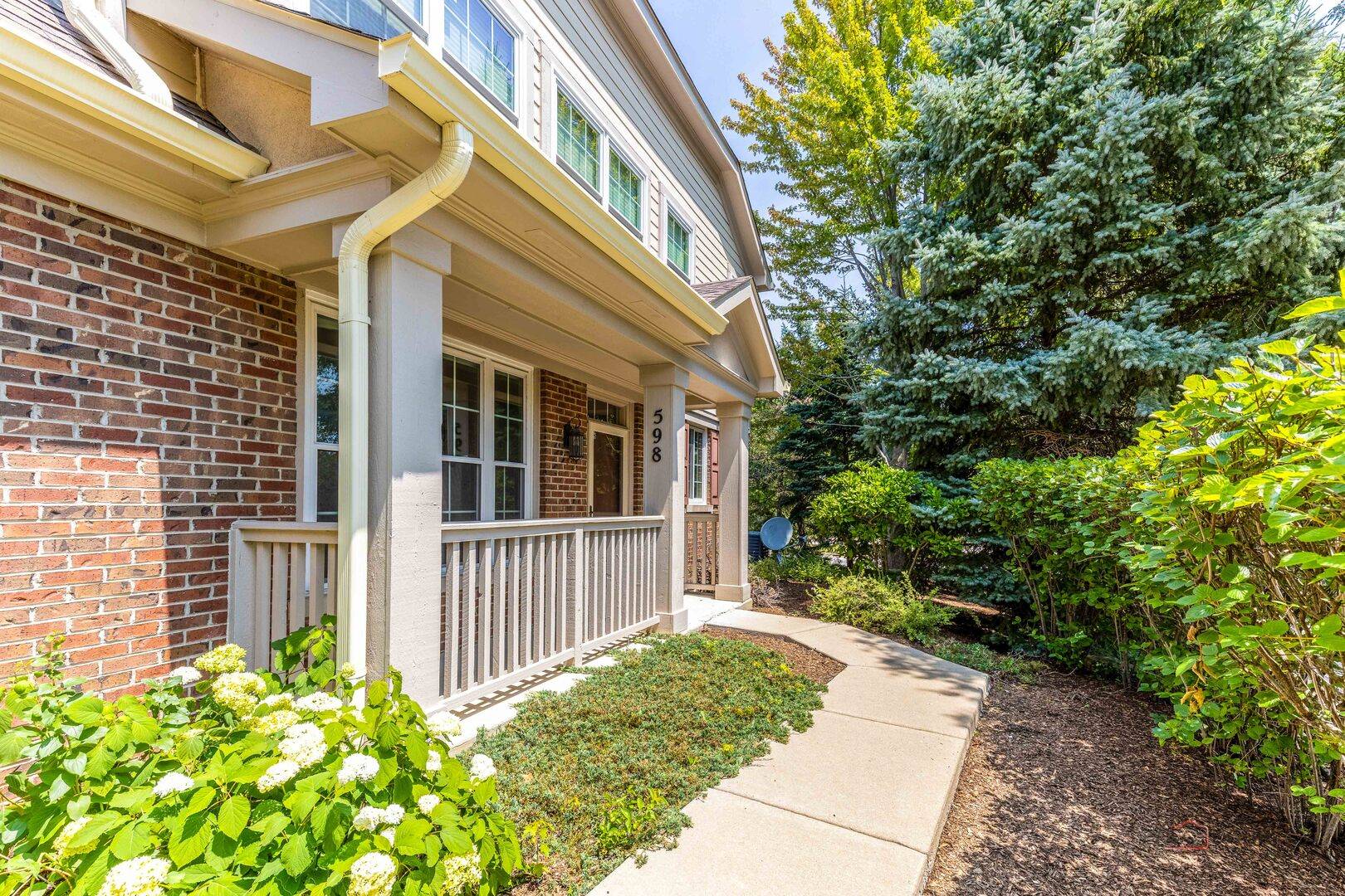 598 Harvey Lake DR, Vernon Hills, IL 60061