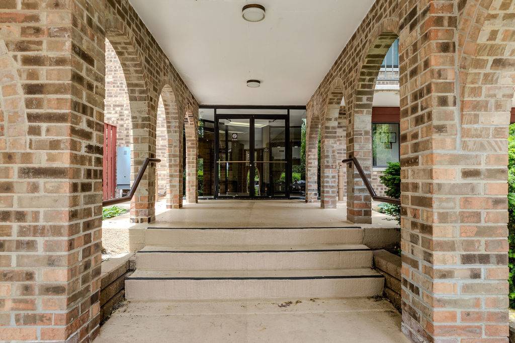 35 S Baybrook DR #611, Palatine, IL 60074