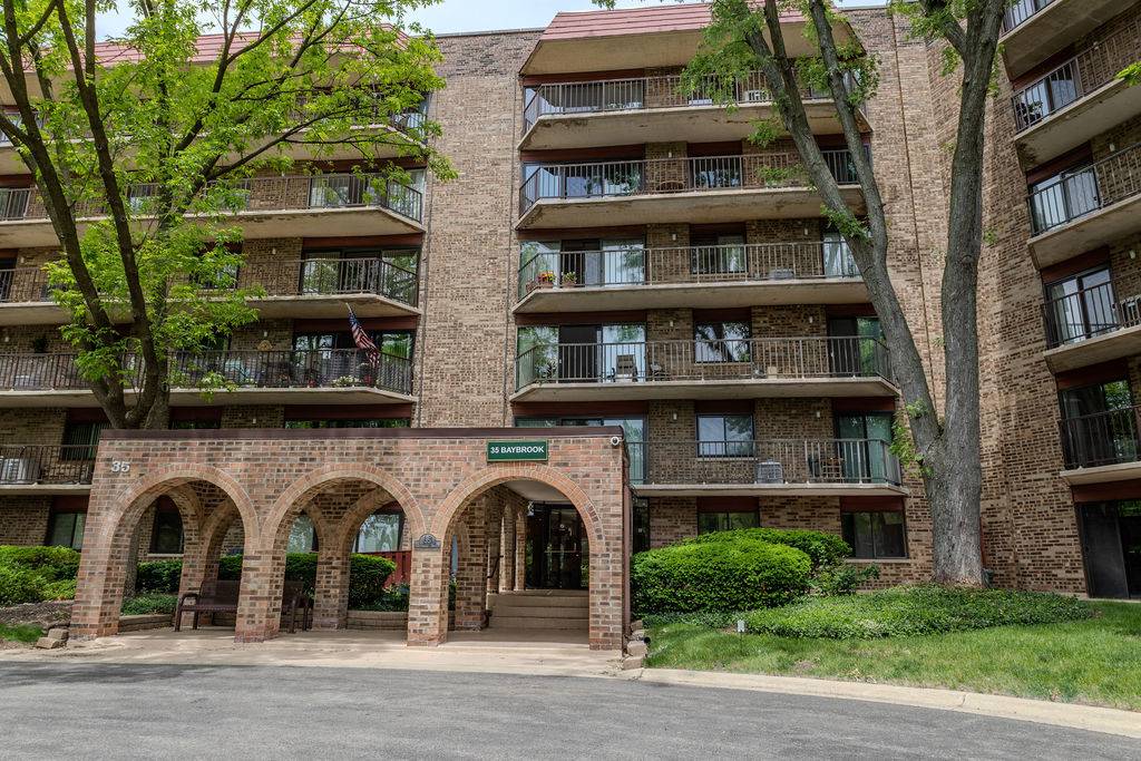 35 S Baybrook DR #611, Palatine, IL 60074
