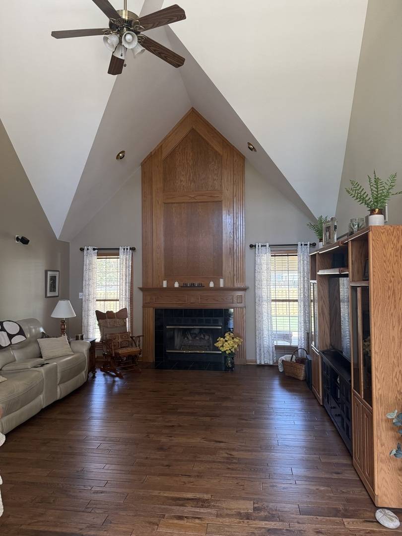 1609 Lorraine DR, Sandwich, IL 60548