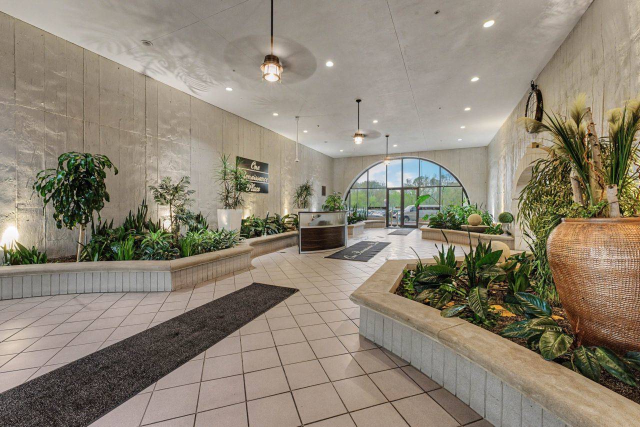 1 Renaissance PL #1105, Palatine, IL 60067