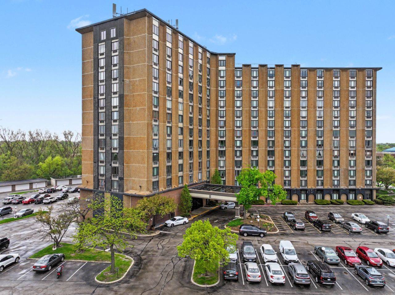 1 Renaissance PL #1105, Palatine, IL 60067