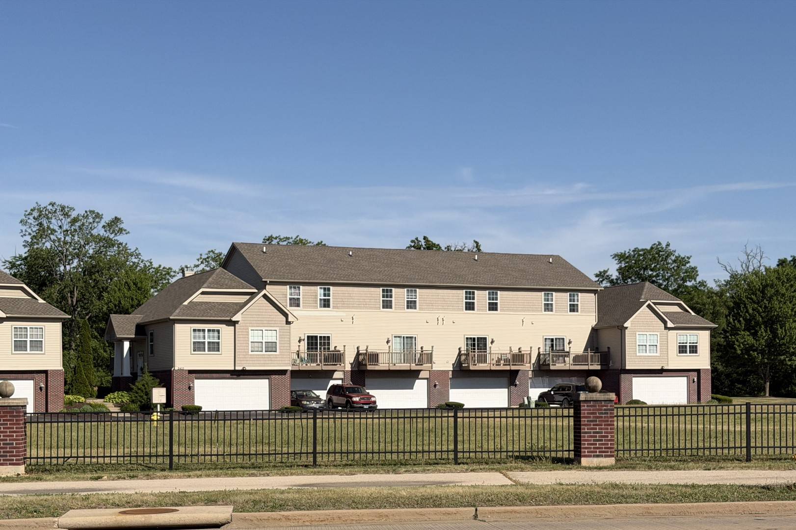 2433 RIVER OAKS LN #4, Rockford, IL 61102