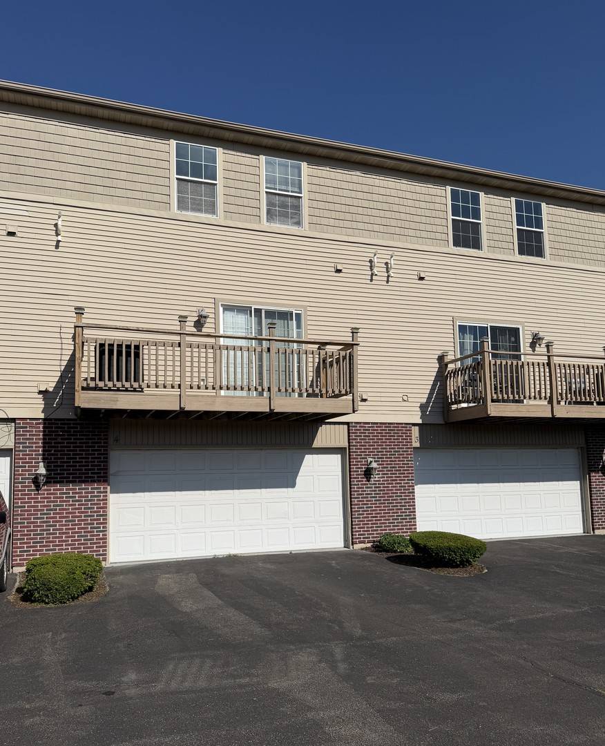 2433 RIVER OAKS LN #4, Rockford, IL 61102