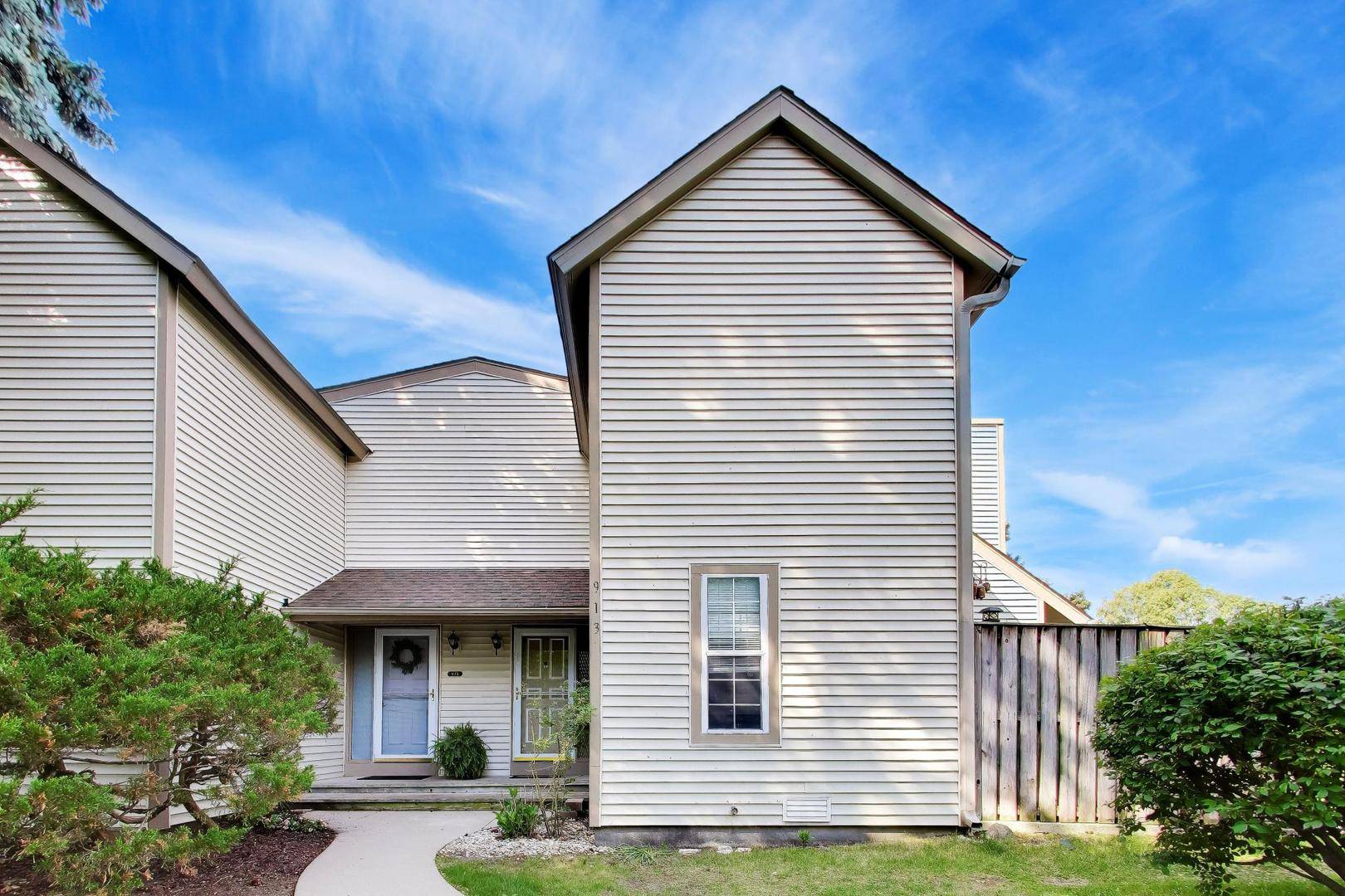913 Campbell DR, Gurnee, IL 60031