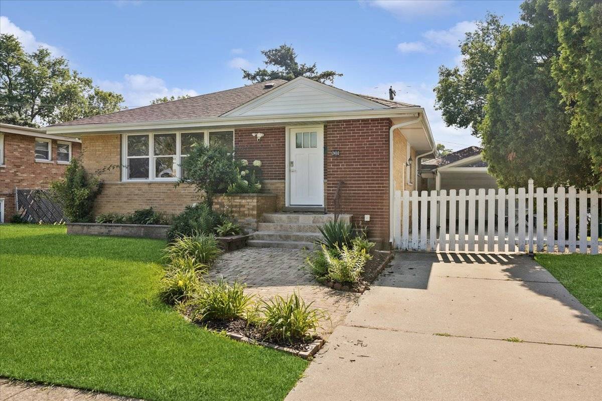 2410 Sunnyside AVE, Westchester, IL 60154