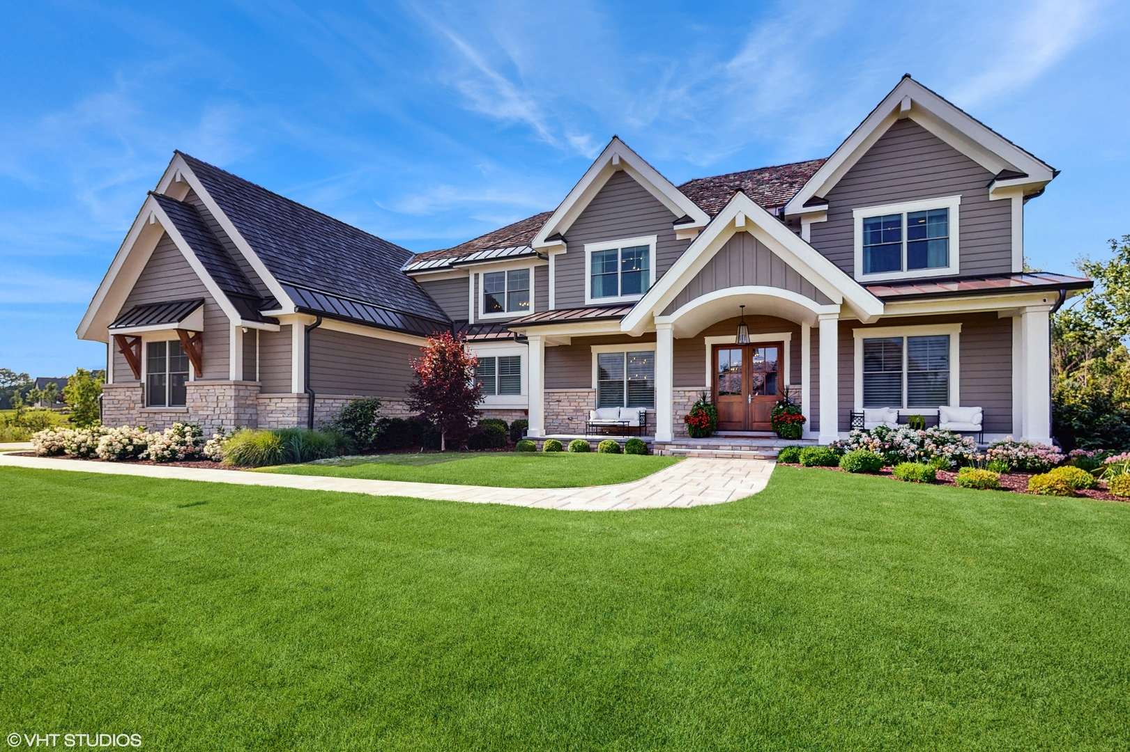 305 Briarwood LN, Lincolnshire, IL 60069