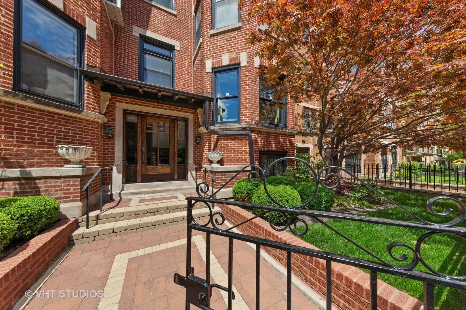 556 W Roscoe ST #3, Chicago, IL 60657