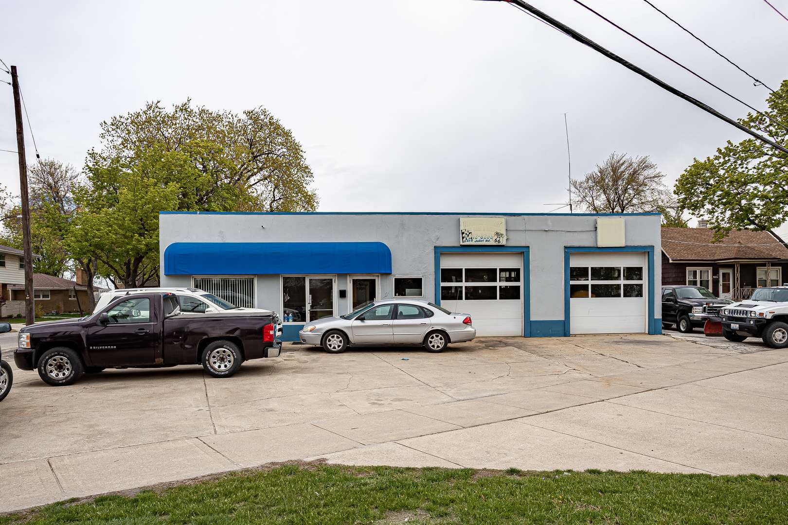 8418 Joliet RD, Mccook, IL 60525