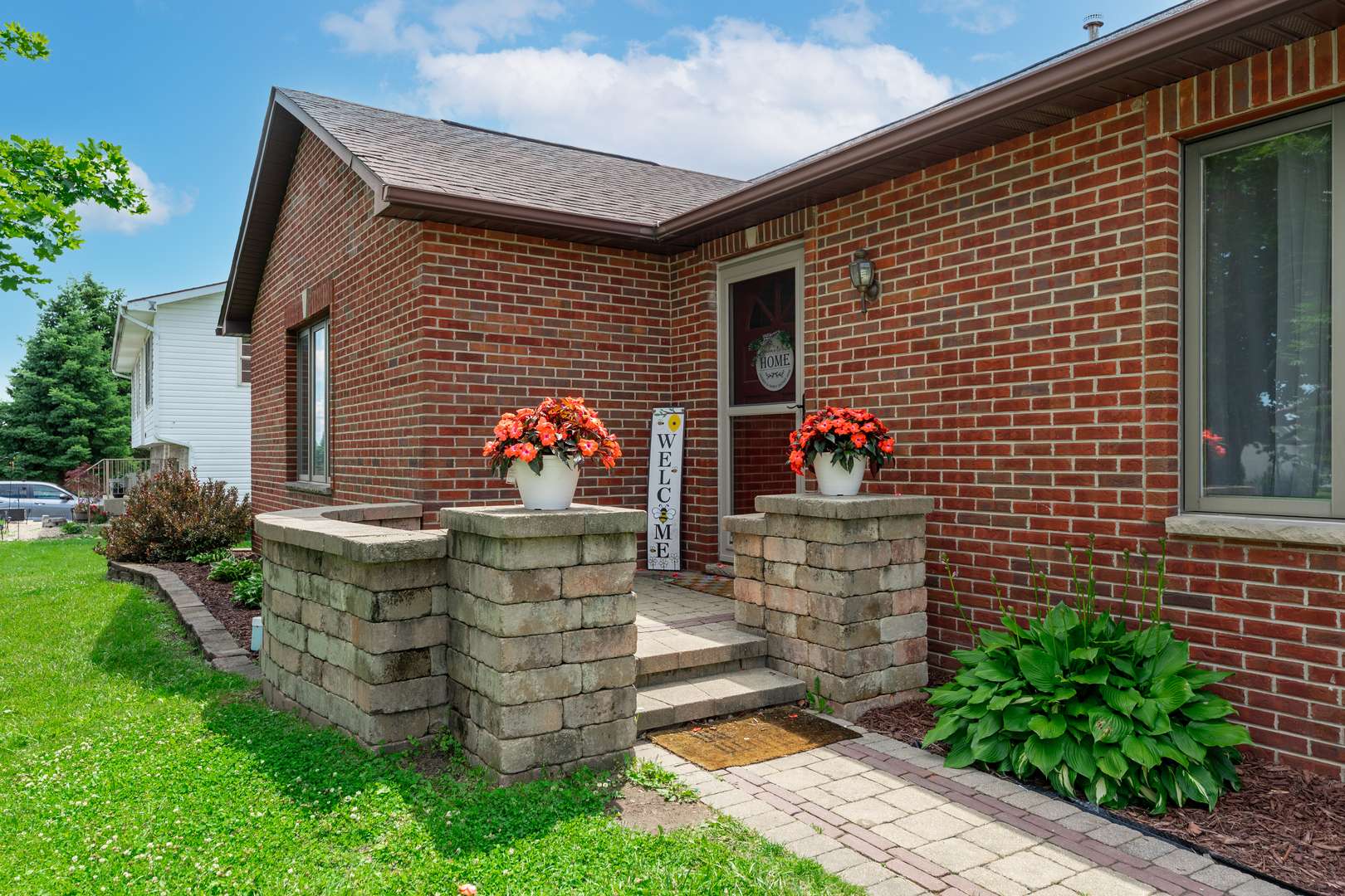 10205 Sharon LN, Hebron, IL 60034