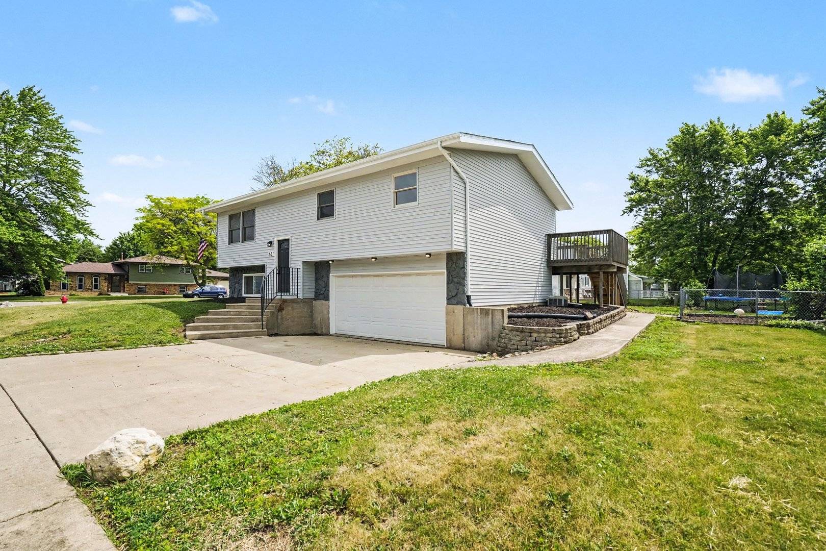 651 Michigan AVE, South Elgin, IL 60177