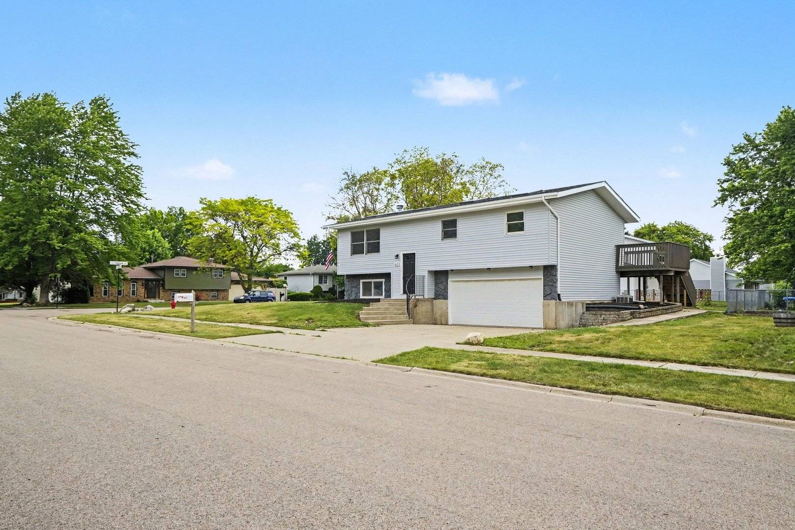 651 Michigan AVE, South Elgin, IL 60177