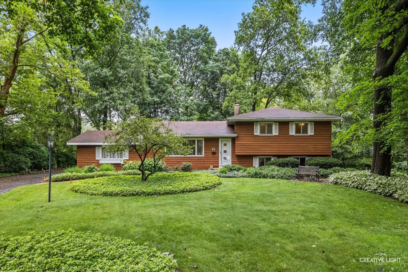 21 Golden Larch CT, Naperville, IL 60540