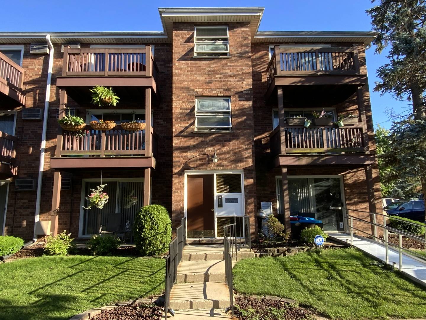 14810 S Kilpatrick AVE #411, Midlothian, IL 60445