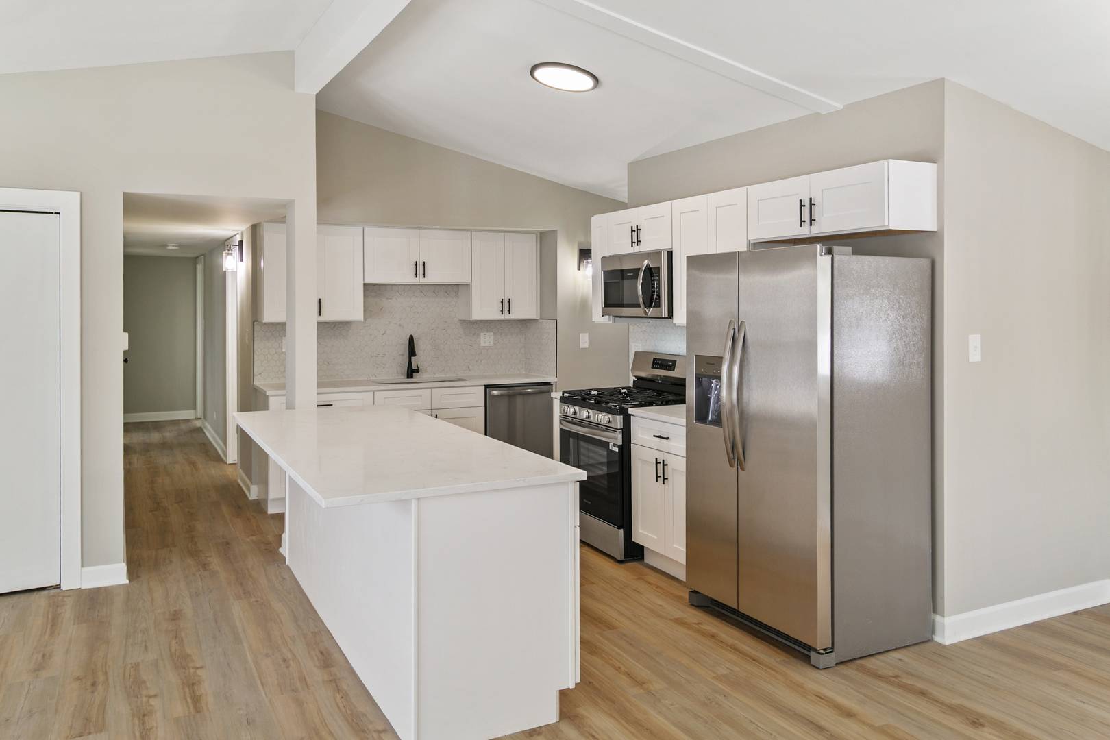 6305 Robert RD, Cary, IL 60013