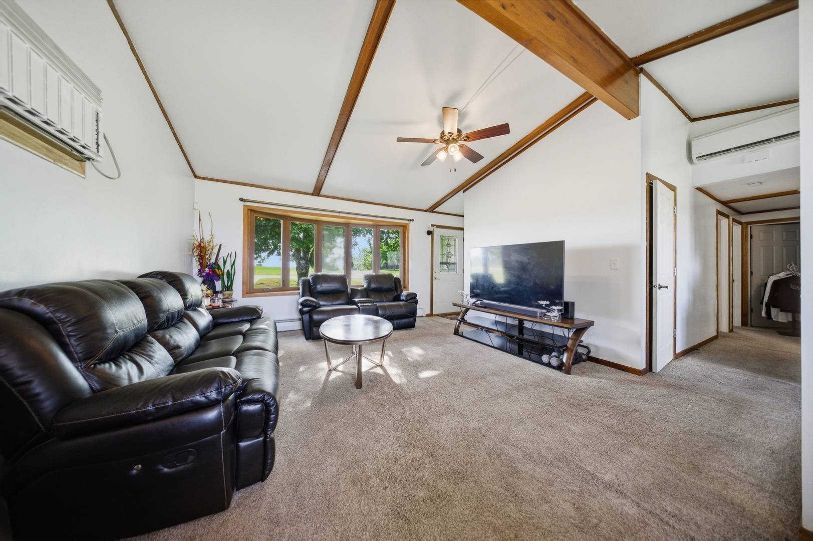 3447 Hilldale DR, Freeport, IL 61032