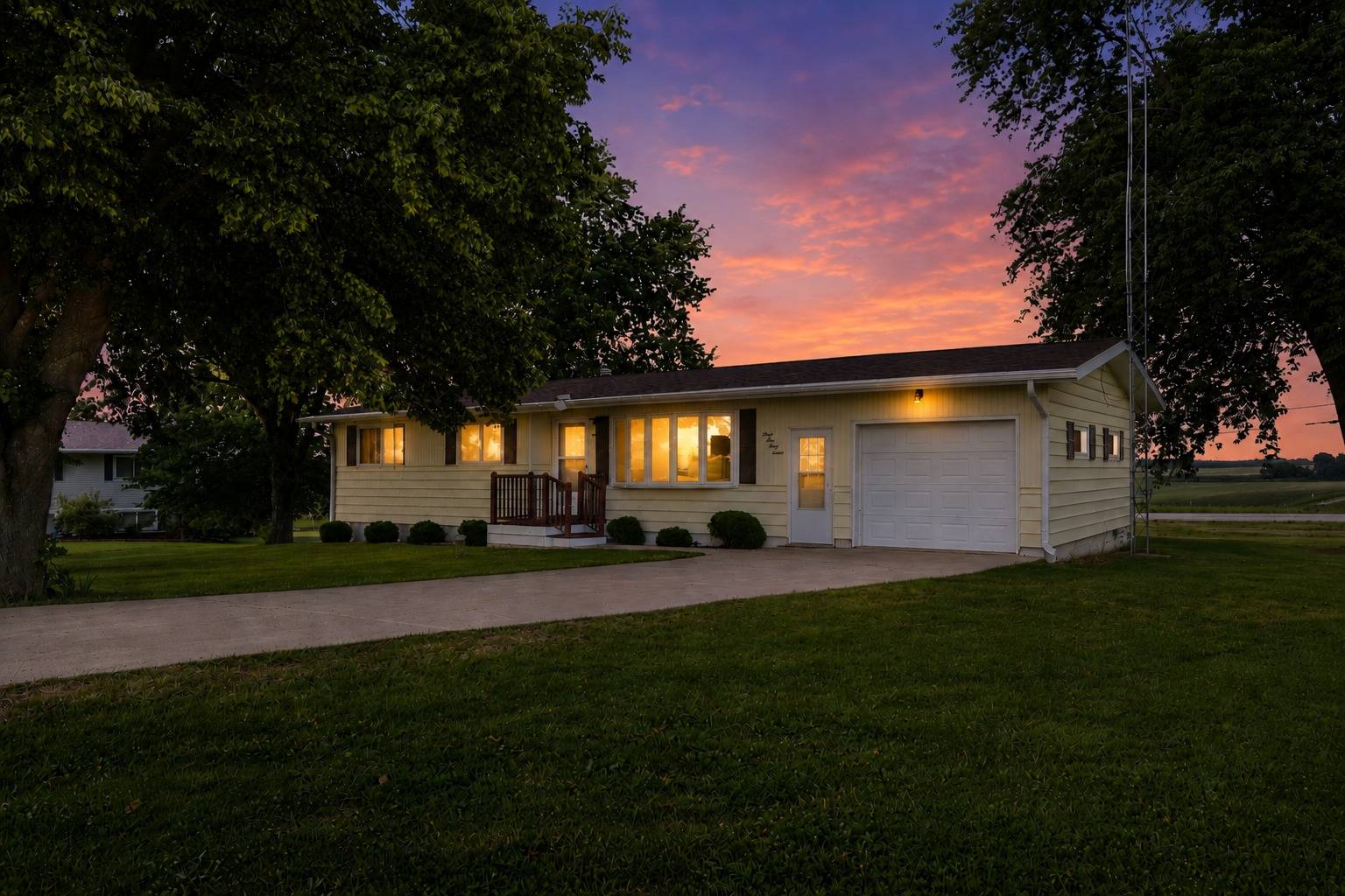 3447 Hilldale DR, Freeport, IL 61032
