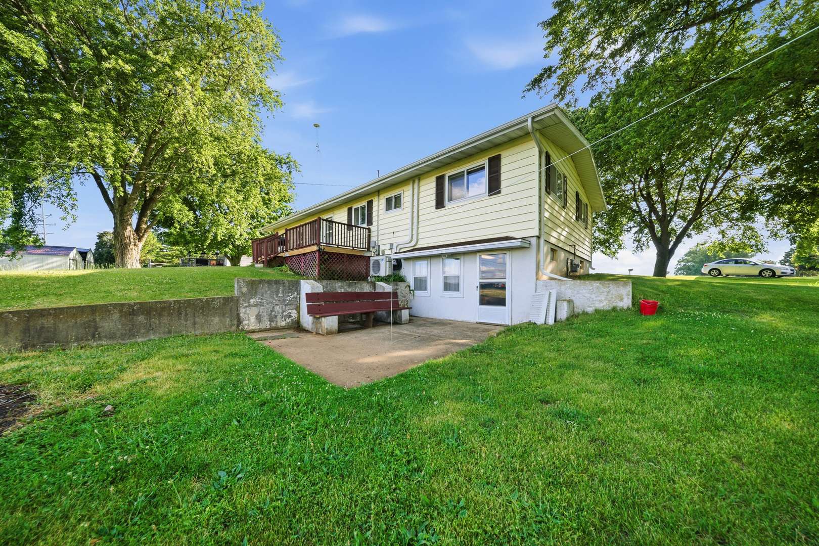 3447 Hilldale DR, Freeport, IL 61032