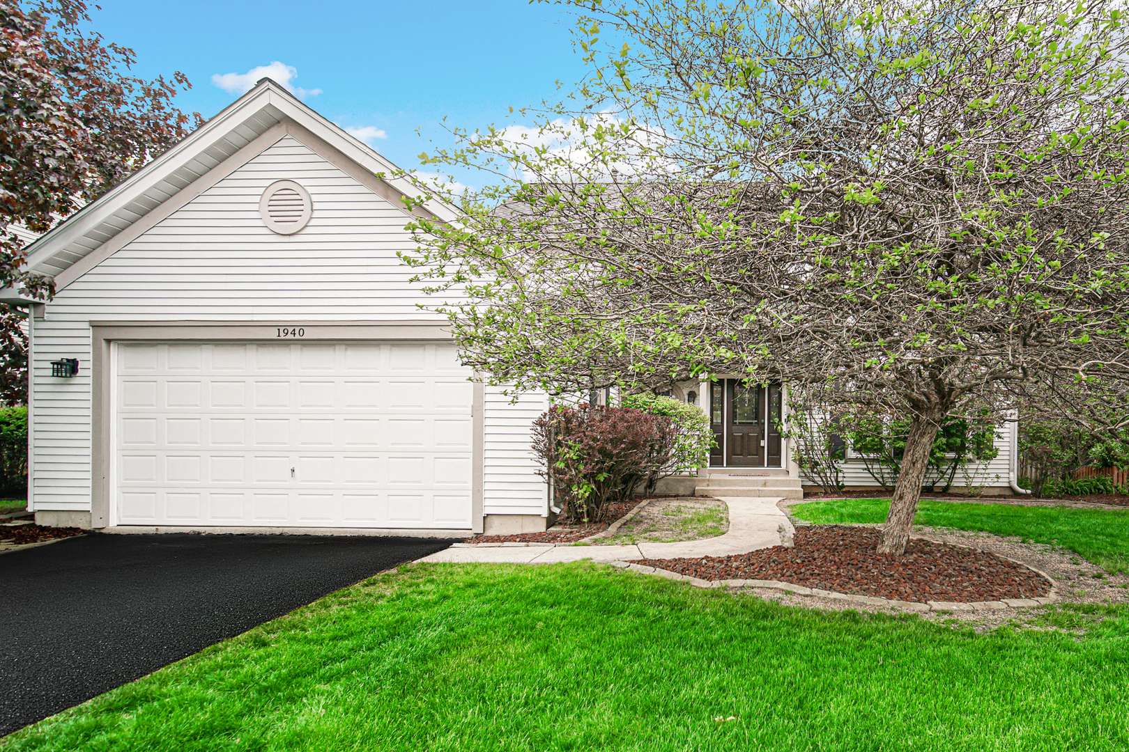 1940 Waverly LN, Algonquin, IL 60102